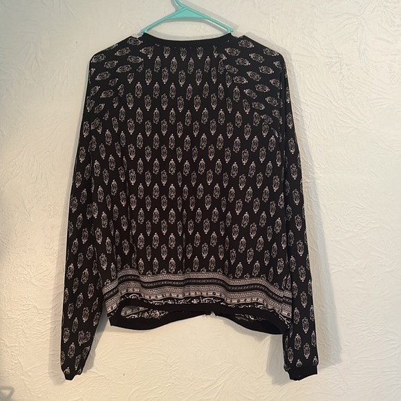 Maurice’s Pattern Chiffon Bomber Jacket - Picture 4 of 4